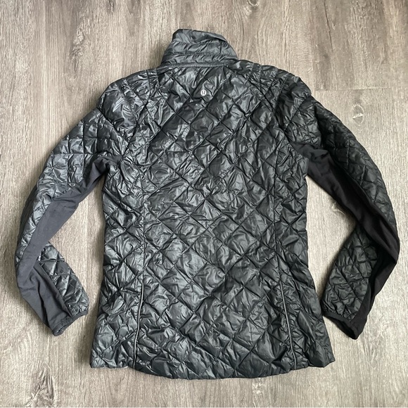Lululemon Black and Grey Reversible light Puffer Quilted Activewear Jacket - Picture 10 of 14